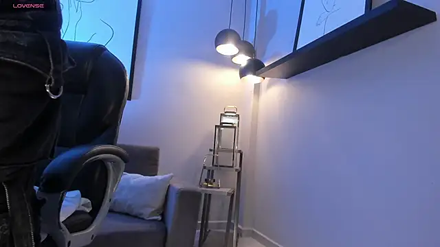 MaddisonLowe online show from April 2026 09:10:01 PM