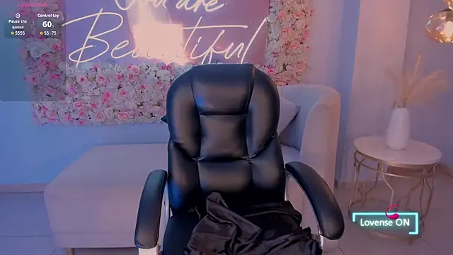 MaddisonLowe online show from November 2025 05:13:01 AM