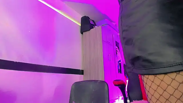 Hellen moons   online show from March 2026 07:02:02 PM