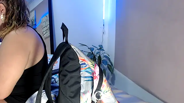 Snapshot of katy_hot37 chatting on March 2025 06:18:01 PM katy hot37 online show from March 2025 06:18:01 PM