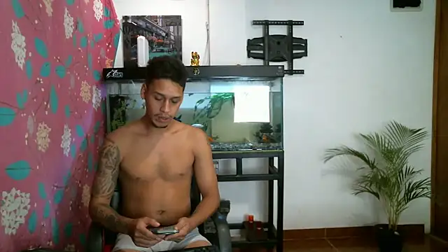 Snapshot of JacobandChloee chatting on October 2025 02:37:02 AM JacobandChloee online show from October 2025 02:37:02 AM