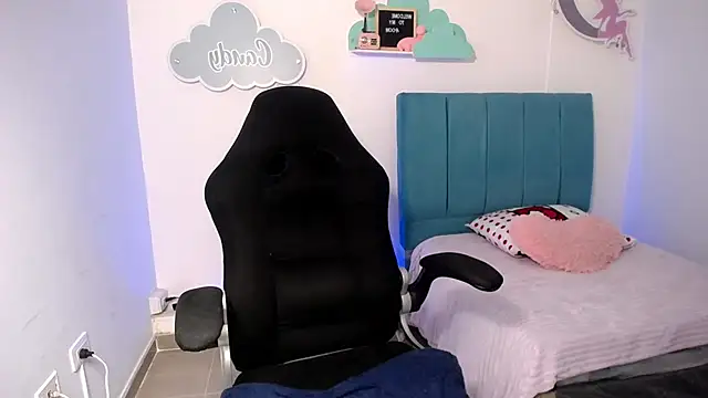  18 laura online show from December 2024 02:54:02 AM