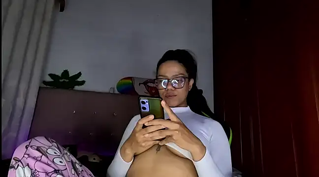 Snapshot of Ale_xandra chatting on February 2025 01:45:02 AM Ale xandra online show from February 2025 01:45:02 AM