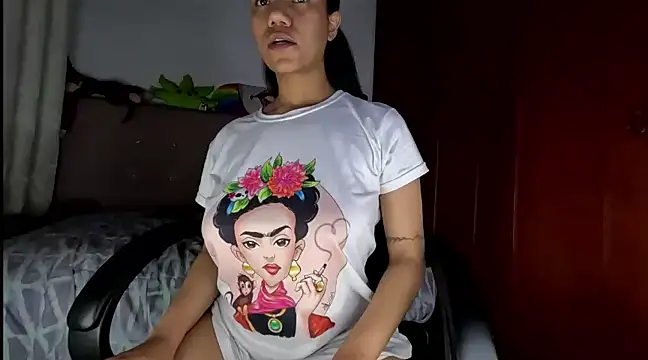 Snapshot of Ale_xandra chatting on February 2025 04:02:02 AM Ale xandra online show from February 2025 04:02:02 AM