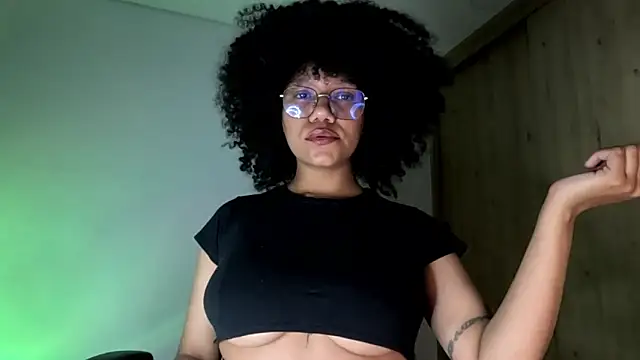 Snapshot of Ale_xandra chatting on June 2026 01:22:01 AM Ale xandra online show from June 2026 01:22:01 AM