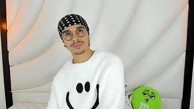 Hugo Coopers online show from March 2025 03:29:01 AM