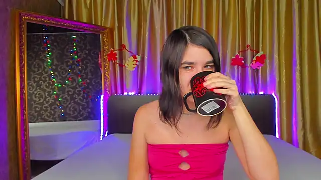 Snapshot of _Polly_Love_ chatting on November 2025 01:11:01 PM Polly Love online show from November 2025 01:11:01 PM