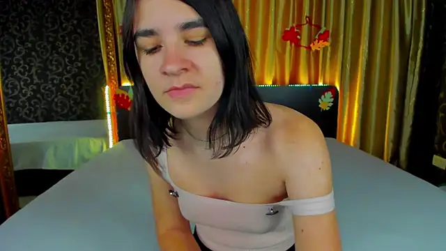 Snapshot of _Polly_Love_ chatting on October 2025 07:07:02 AM Polly Love online show from October 2025 07:07:02 AM