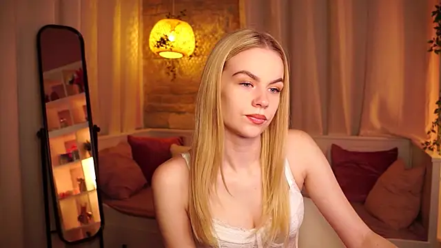Snapshot of sn0w_barbie chatting on September 2025 08:43:01 AM sn0w barbie online show from September 2025 08:43:01 AM