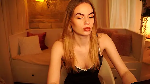 Snapshot of sn0w_barbie chatting on February 2025 08:55:01 AM sn0w barbie online show from February 2025 08:55:01 AM