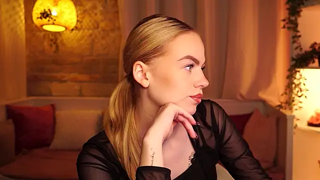 Snapshot of sn0w_barbie chatting on September 2025 08:43:02 AM sn0w barbie online show from September 2025 08:43:02 AM