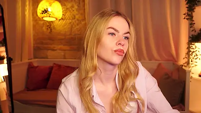 Snapshot of sn0w_barbie chatting on October 2025 08:40:01 AM sn0w barbie online show from October 2025 08:40:01 AM