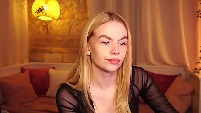 Snapshot of sn0w_barbie chatting on September 2025 08:42:01 AM sn0w barbie online show from September 2025 08:42:01 AM