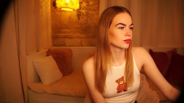Snapshot of sn0w_barbie chatting on March 2025 09:38:02 AM sn0w barbie online show from March 2025 09:38:02 AM
