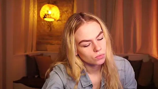 Snapshot of sn0w_barbie chatting on November 2025 09:31:01 AM sn0w barbie online show from November 2025 09:31:01 AM