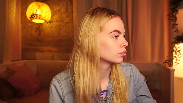 Snapshot of sn0w_barbie chatting on October 2025 09:30:02 AM sn0w barbie online show from October 2025 09:30:02 AM