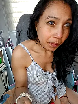 KimPielCanela online show from October 2025 05:02:01 PM