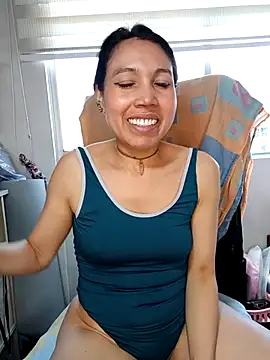 KimPielCanela online show from November 2025 04:22:01 PM