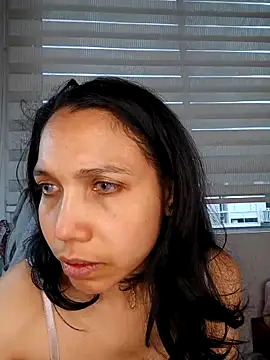 KimPielCanela online show from October 2025 09:35:02 PM