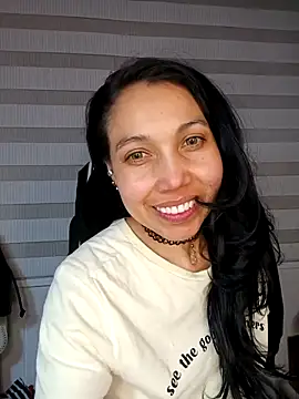 Snapshot of KimPielCanela chatting on September 2025 02:22:02 AM KimPielCanela online show from September 2025 02:22:02 AM