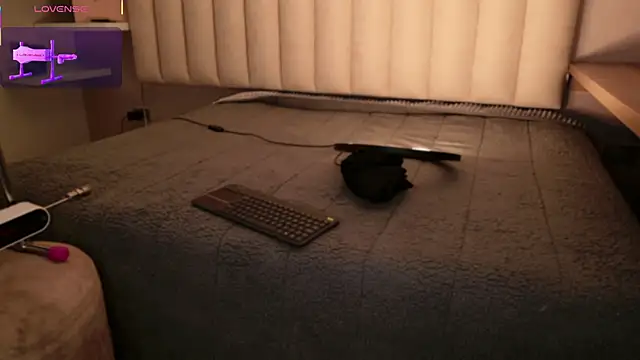 Megan mooree  online show from October 2025 01:03:01 PM
