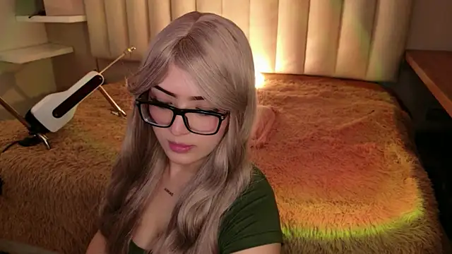 Megan mooree  online show from December 2025 12:40:02 PM