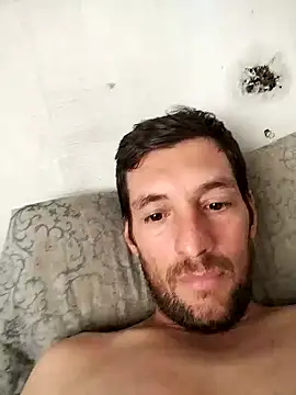 Snapshot of Robert83uy chatting on December 2024 08:25:02 PM Robert83uy online show from December 2024 08:25:02 PM