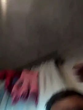 Snapshot of Robert83uy chatting on November 2025 08:45:01 PM Robert83uy online show from November 2025 08:45:01 PM