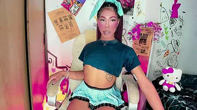 bloom444 online show from May 2026 02:18:01 AM