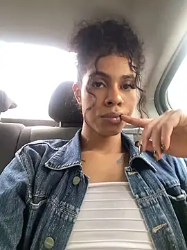 bloom444 online show from November 2025 08:45:02 PM