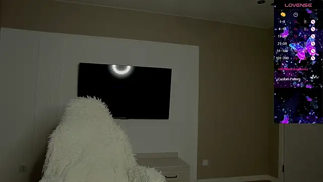 Snapshot of Holly_Molii chatting on December 2025 02:04:02 AM Holly Molii online show from December 2025 02:04:02 AM