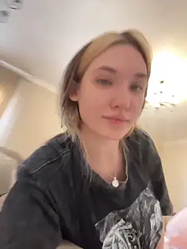 Snapshot of Holly_Molii chatting on June 2026 11:33:02 AM Holly Molii online show from June 2026 11:33:02 AM