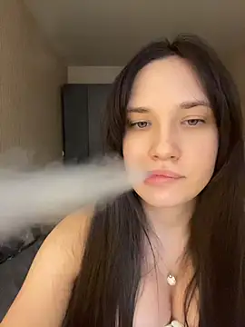 Snapshot of Holly_Molii chatting on June 2026 12:32:01 PM Holly Molii online show from June 2026 12:32:01 PM