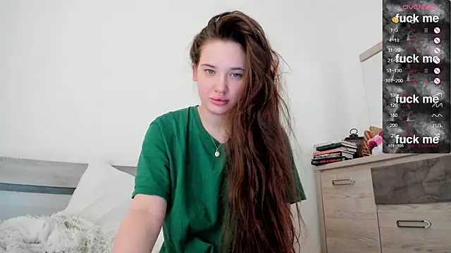 Snapshot of Holly_Molii chatting on February 2025 05:12:02 AM Holly Molii online show from February 2025 05:12:02 AM