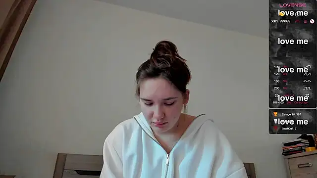 Snapshot of Holly_Molii chatting on February 2025 08:16:01 AM Holly Molii online show from February 2025 08:16:01 AM