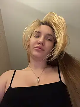 Snapshot of Holly_Molii chatting on June 2026 08:56:01 AM Holly Molii online show from June 2026 08:56:01 AM
