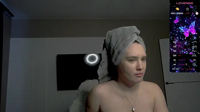 Snapshot of Holly_Molii chatting on November 2025 06:13:02 AM Holly Molii online show from November 2025 06:13:02 AM