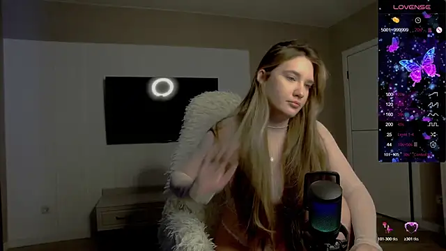 Snapshot of Holly_Molii chatting on November 2025 07:18:02 AM Holly Molii online show from November 2025 07:18:02 AM