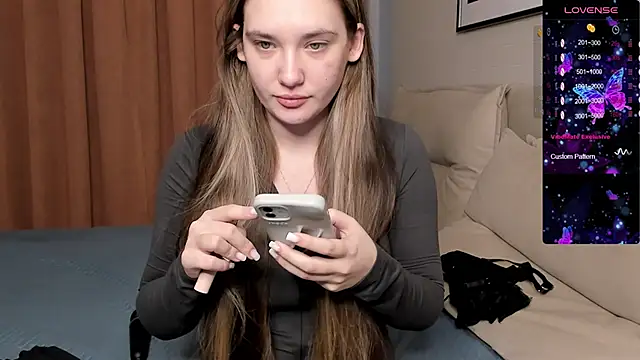 Holly Molii online show from January 2026 03:21:01 AM