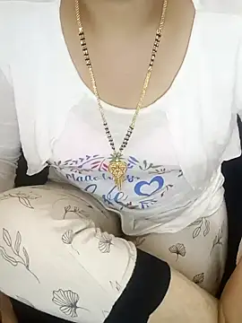 Snapshot of yourtamilcouple chatting on December 2024 03:10:01 PM yourtamilcouple online show from December 2024 03:10:01 PM