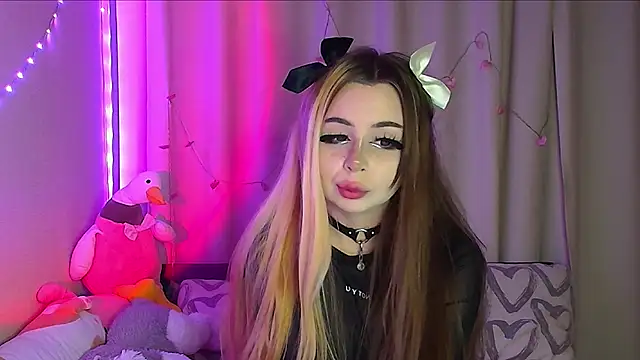 Snapshot of suemeow chatting on February 2025 09:04:01 PM suemeow online show from February 2025 09:04:01 PM