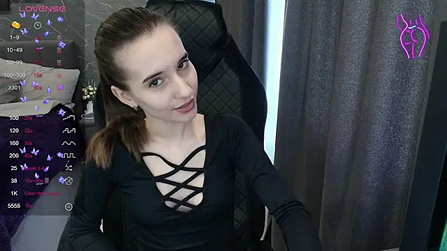 Alice Weiss online show from April 2026 10:38:02 AM