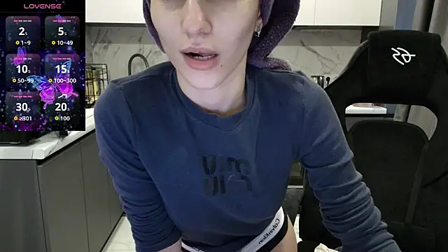 Alice Weiss online show from September 2025 03:31:02 AM
