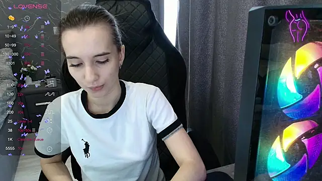 Alice Weiss online show from April 2026 09:02:02 AM