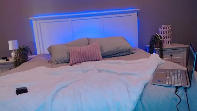 Naughty pussy2cum online show from January 2025 10:29:02 PM