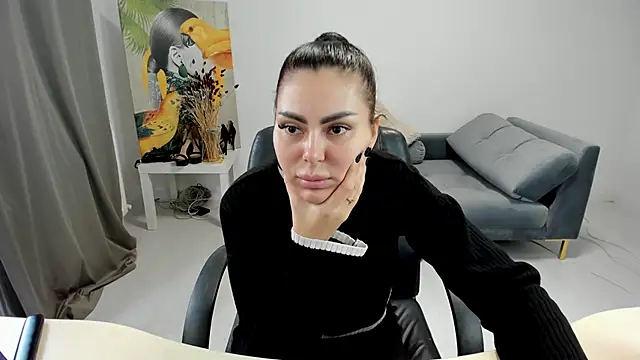 kilenyapatrice online show from January 2026 12:00:01 PM