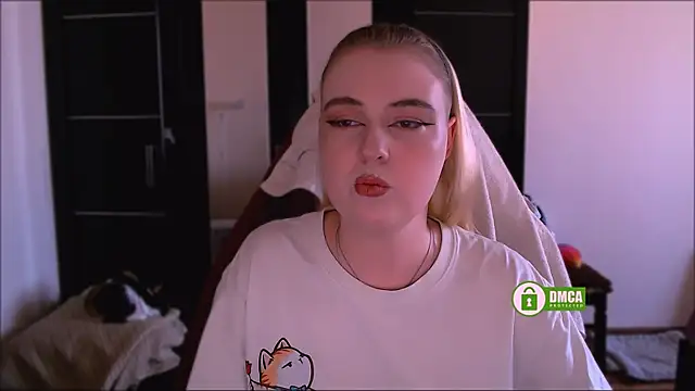 Snapshot of EvaAndLilith chatting on October 2025 09:10:01 AM EvaAndLilith online show from October 2025 09:10:01 AM