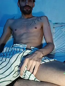 Snapshot of johngil0995 chatting on December 2025 12:37:01 PM johngil0995 online show from December 2025 12:37:01 PM