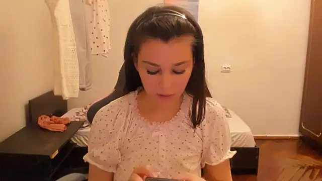 LunaXmii online show from February 2025 05:19:02 PM