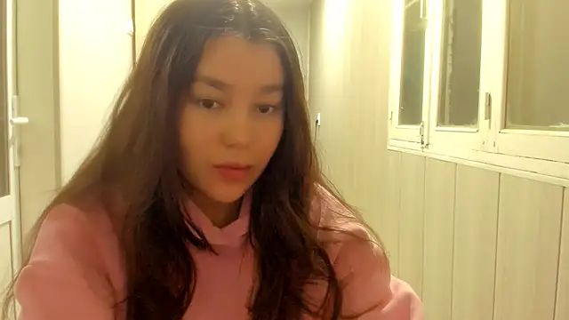 LunaXmii online show from November 2025 06:44:02 PM